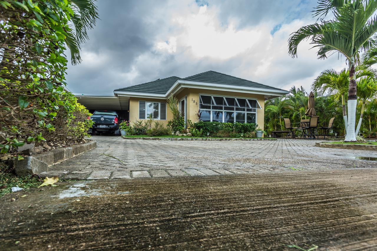 Villa Ocho Rios Under The Palms Exterior foto